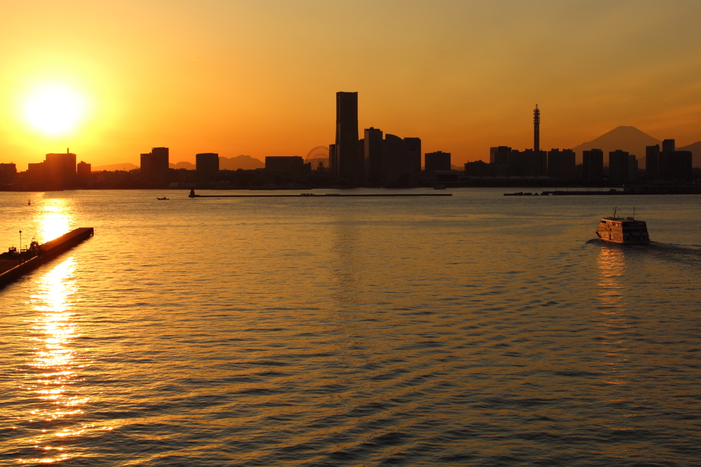 横浜港夕景