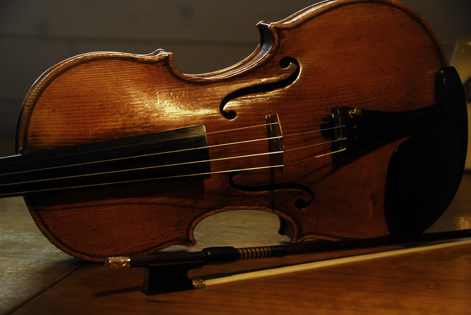 ヴァイオリンと弓
