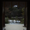 円成寺山門から