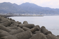 山と街と海