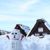 雪だるまと合掌造り