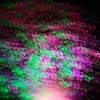 震える