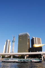 スカイツリーと船