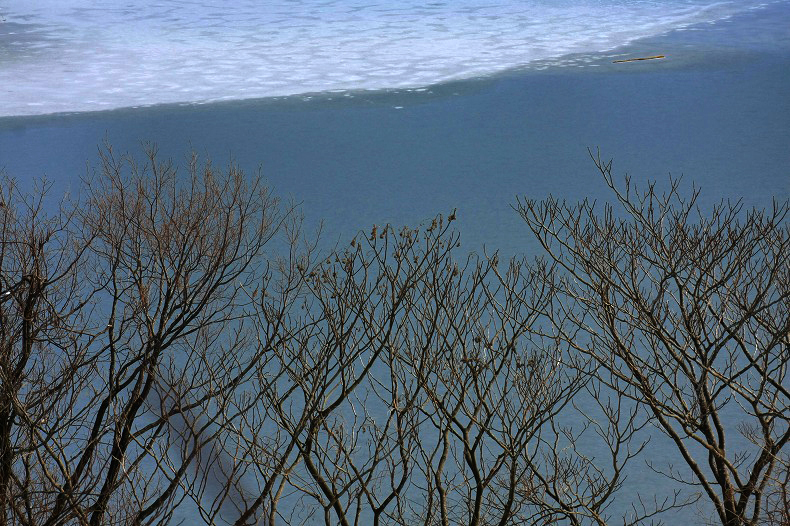　　冬の湖