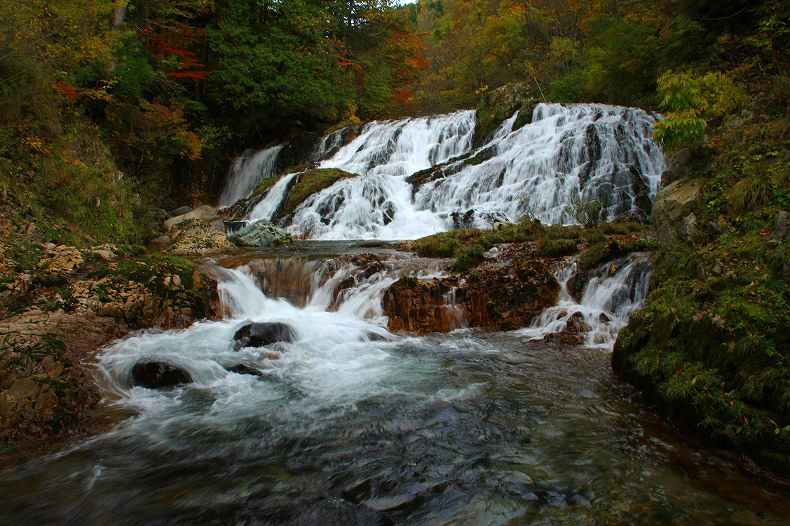 　　魚帰りの滝