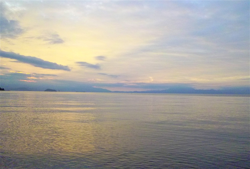 琵琶湖の夜明け
