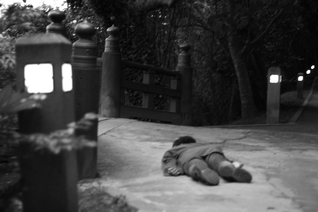 し、死んでる・・・！