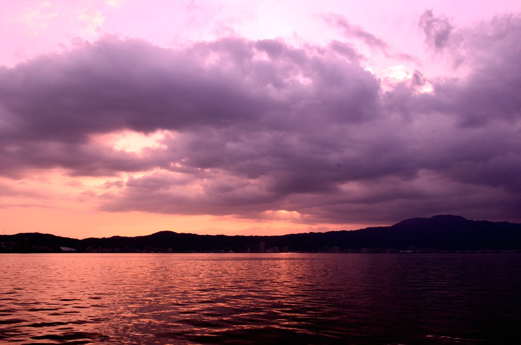 琵琶湖畔の夕暮れ