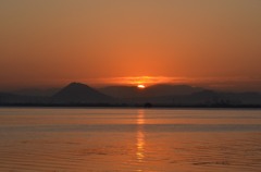 近江の夜明け