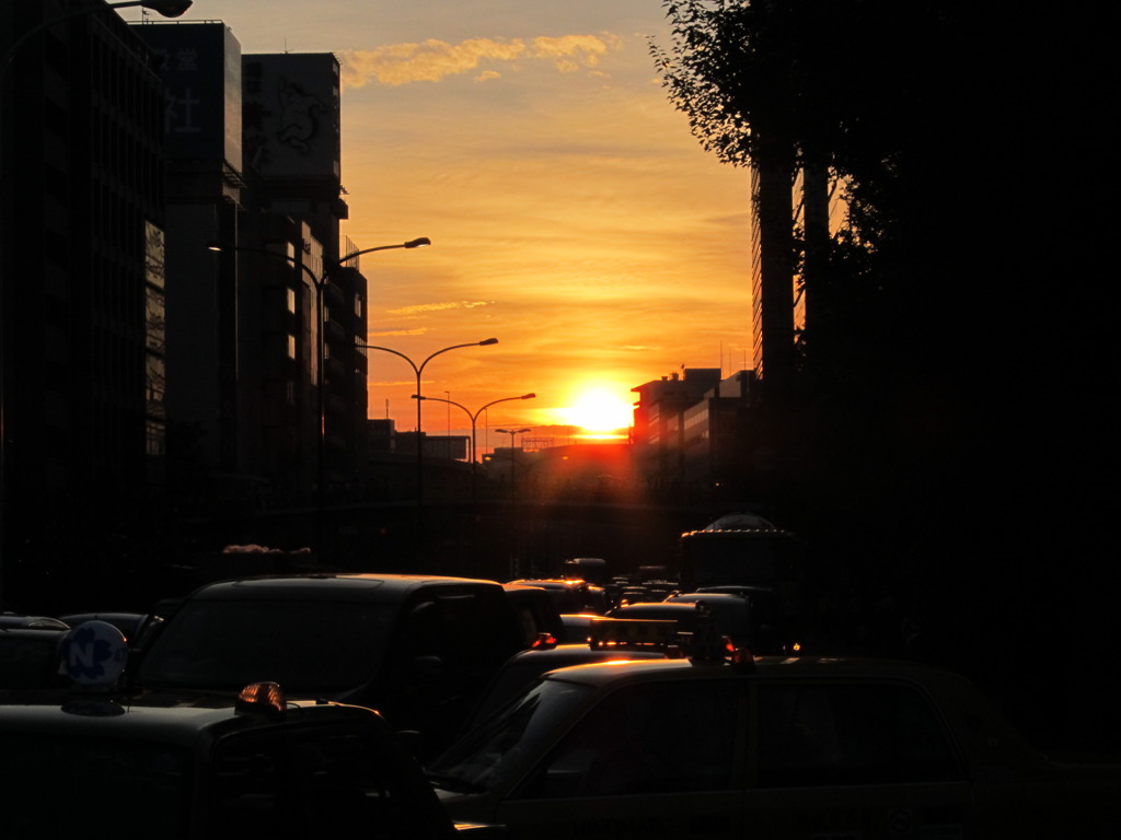 都心の夕暮れ
