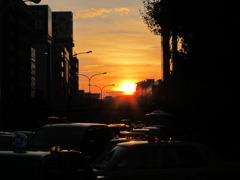 都心の夕暮れ