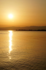 琵琶湖に沈む陽