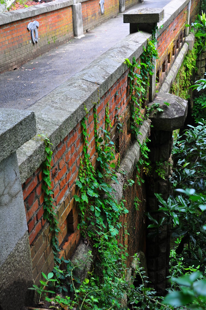 古えの構造物（９）