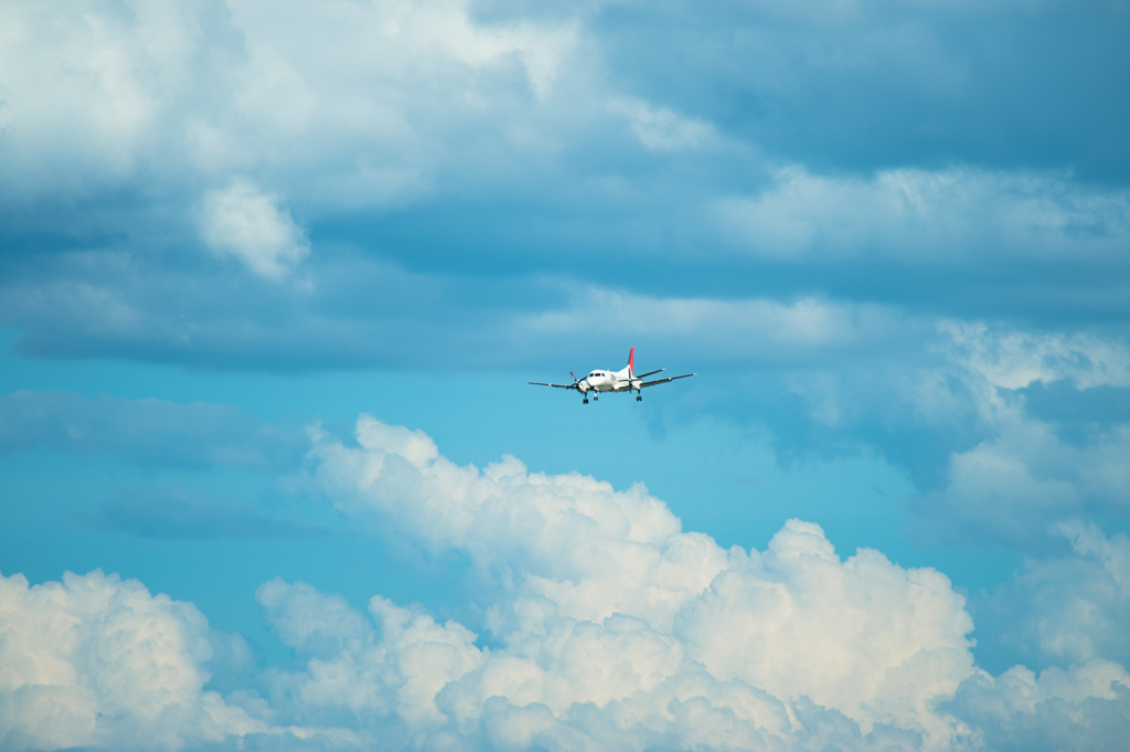 夏空の飛行機