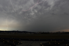 雲の中を走る稲光