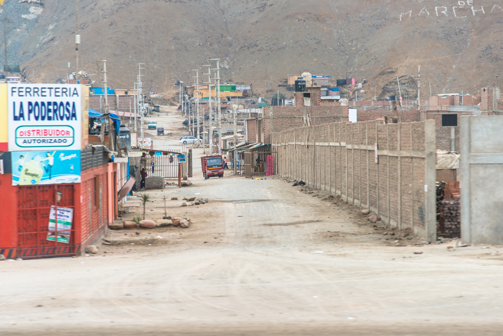 Peru ピスコへ向かう車窓