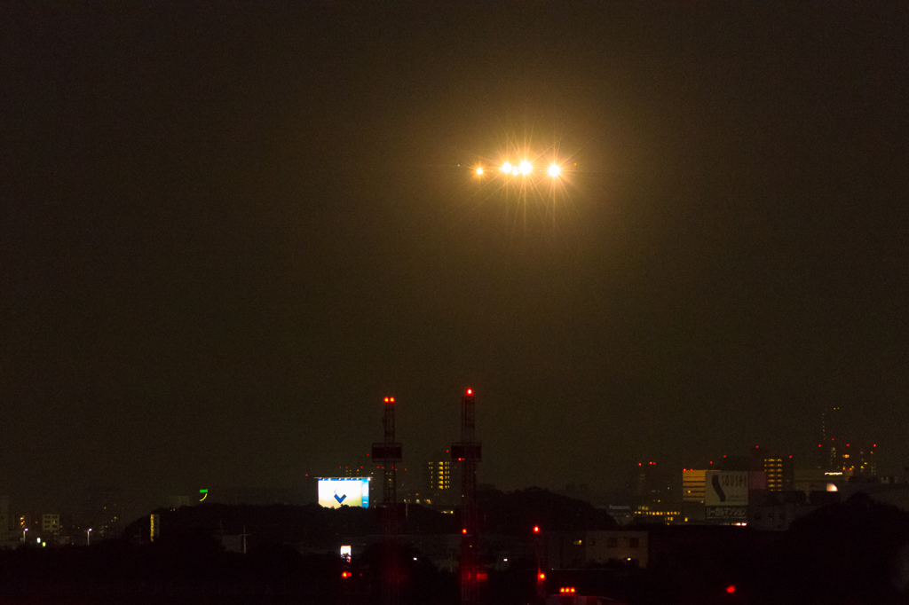 闇夜に浮かぶ