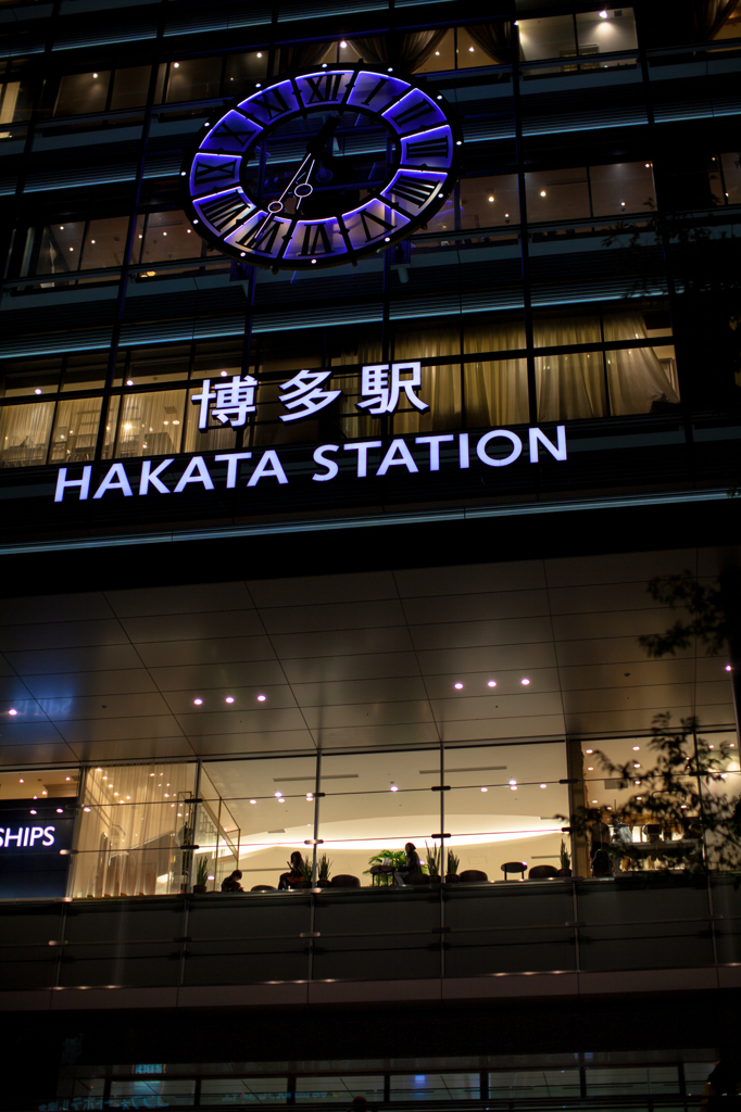 夜の博多駅