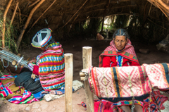 Cusco(Peru)　アルパカの生地を織る