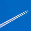 ベランダから飛行機雲