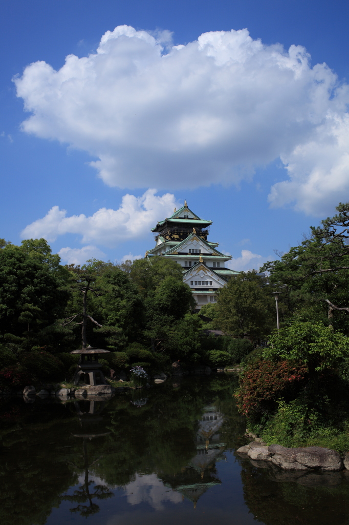 大阪城内の池