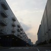 夕焼けの倉庫街