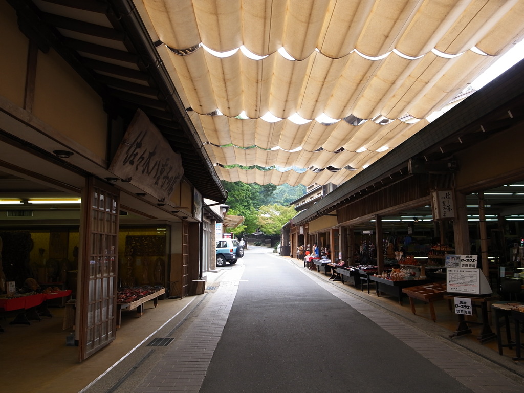 裏通りのお土産屋