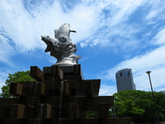 人口建造物と雲
