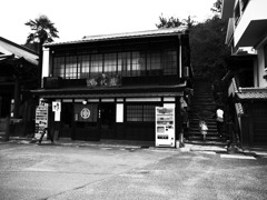 茶屋横の石階段