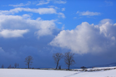 青い空　白い雲　黒い雲