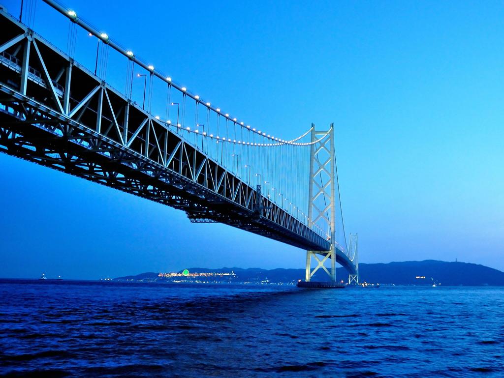 明石海峡大橋。