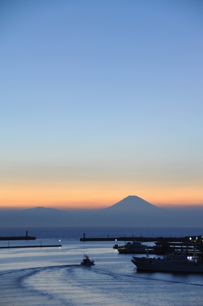 漁港の夕刻