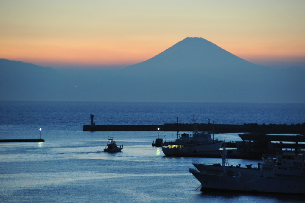 夜へと船出