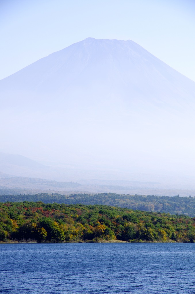 湖の先の富士