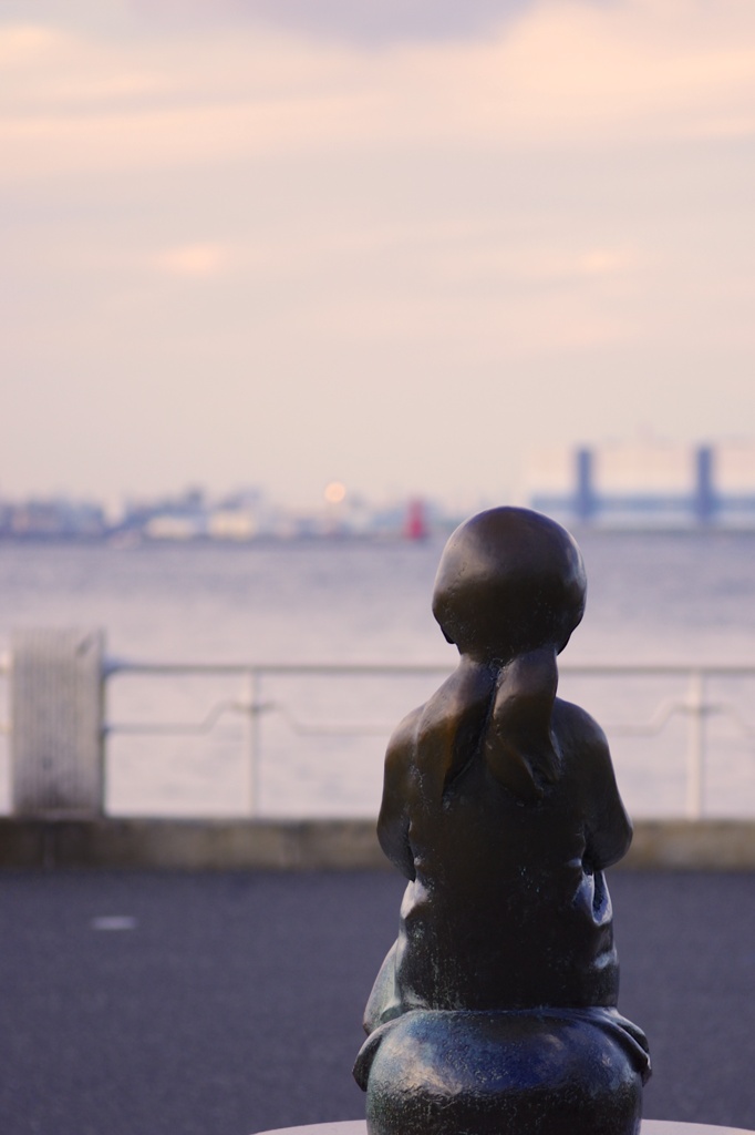 Little girl with red shoes on.（Ver.2012）
