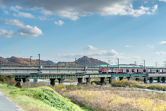 東北新幹線と貨物の競演