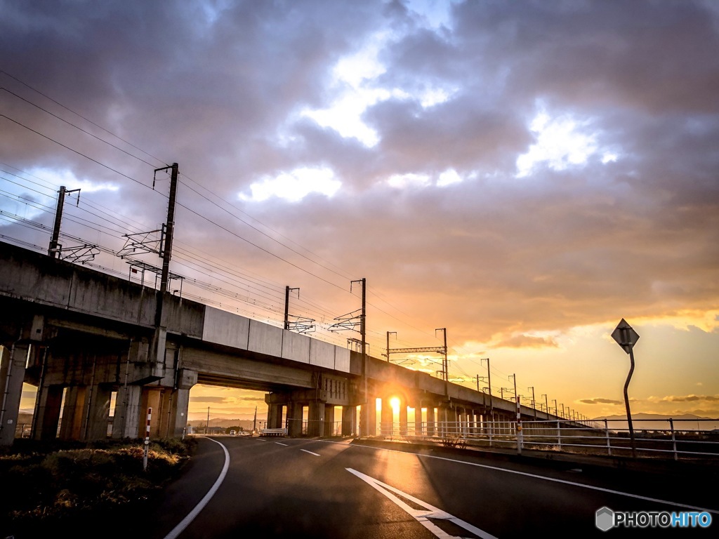 朝のコンクリート橋