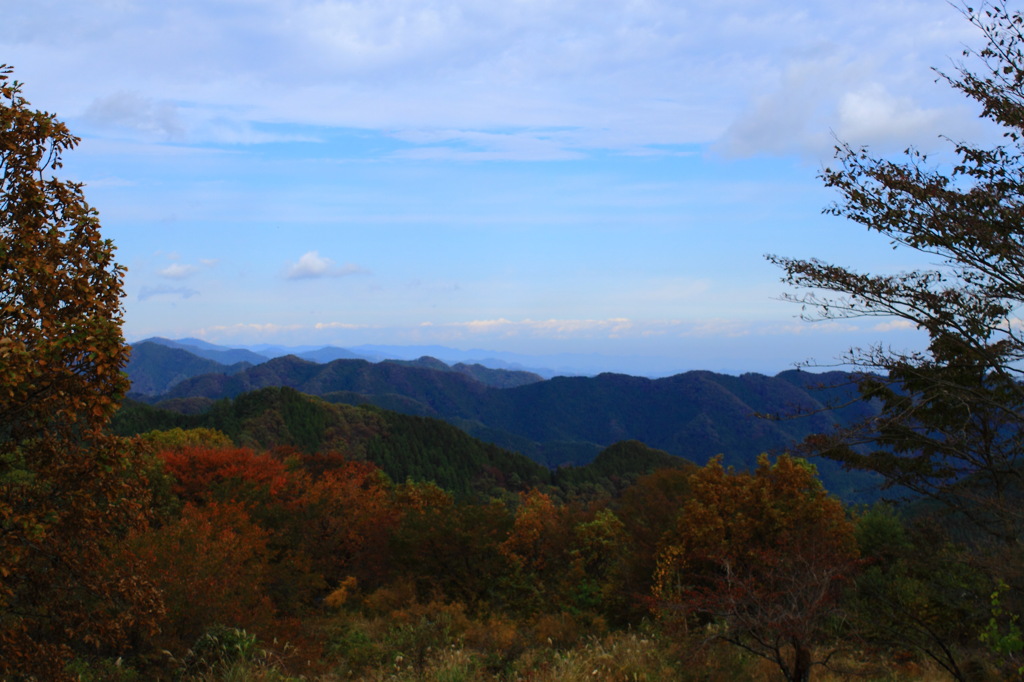 陣馬山から望む