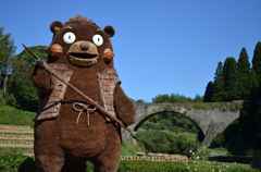 クマモンと通潤橋