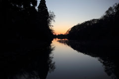 夕暮れ2　薬勝寺池