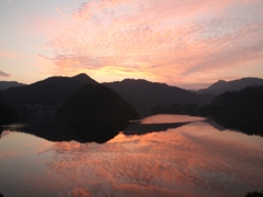 苫田湖