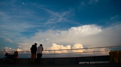 夏空に浮かんで