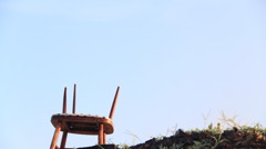 浜辺でイスをみつけた３