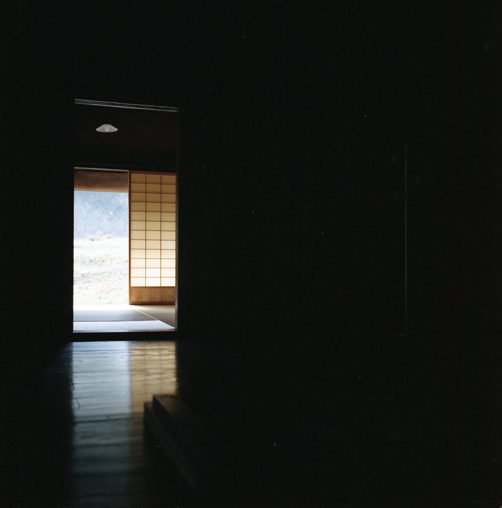 佇