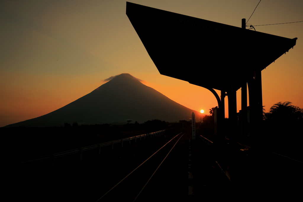 大西山駅と夕日