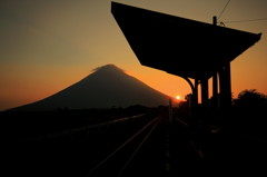 大西山駅と夕日
