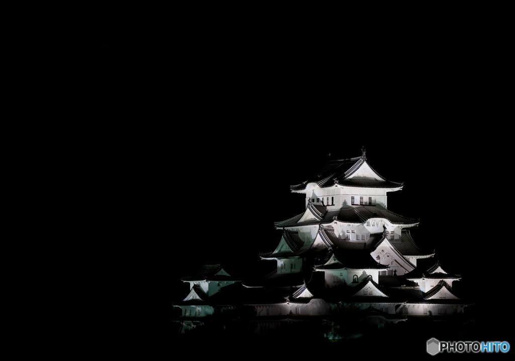 闇に浮かぶ姫路城