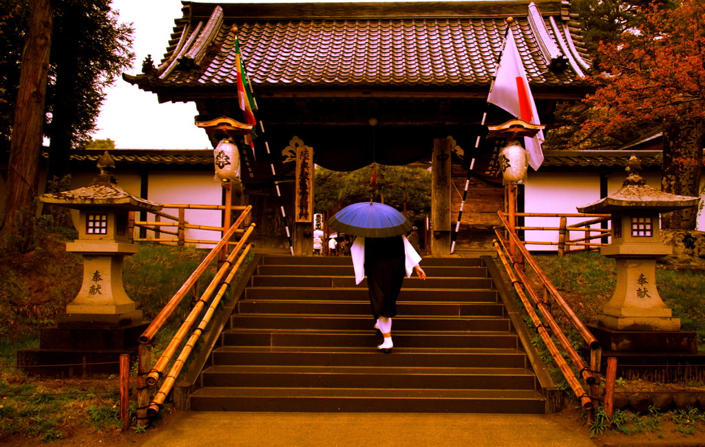 雨降る中尊寺