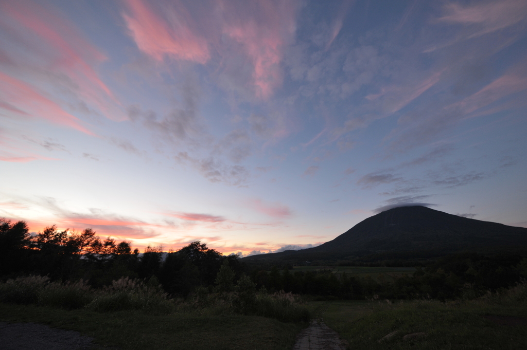 夕暮れの羊蹄山