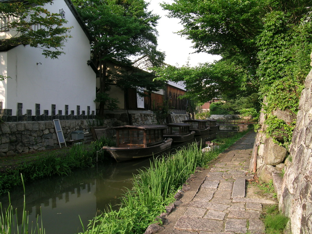 八幡堀２　土蔵と遊覧舟